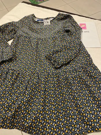Robe okaidi 8 ans neuve