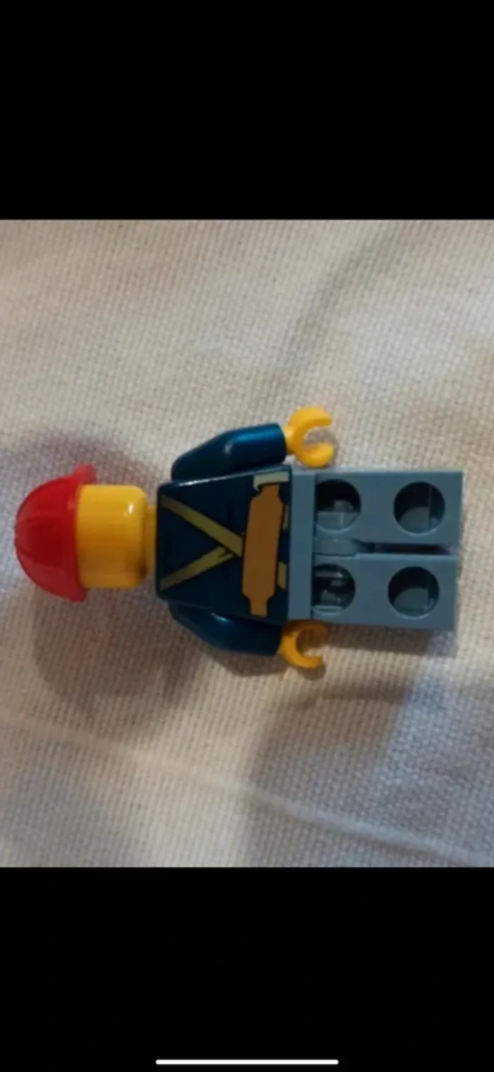 Véhicule engin de démolition tournant sur chenilles lego - photo numéro 9