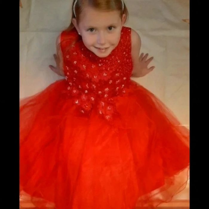 Robe rouge fêtes neuve 2 ans - photo numéro 3