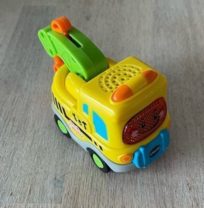 Garage Vtech et 5 voitures - photo numéro 3