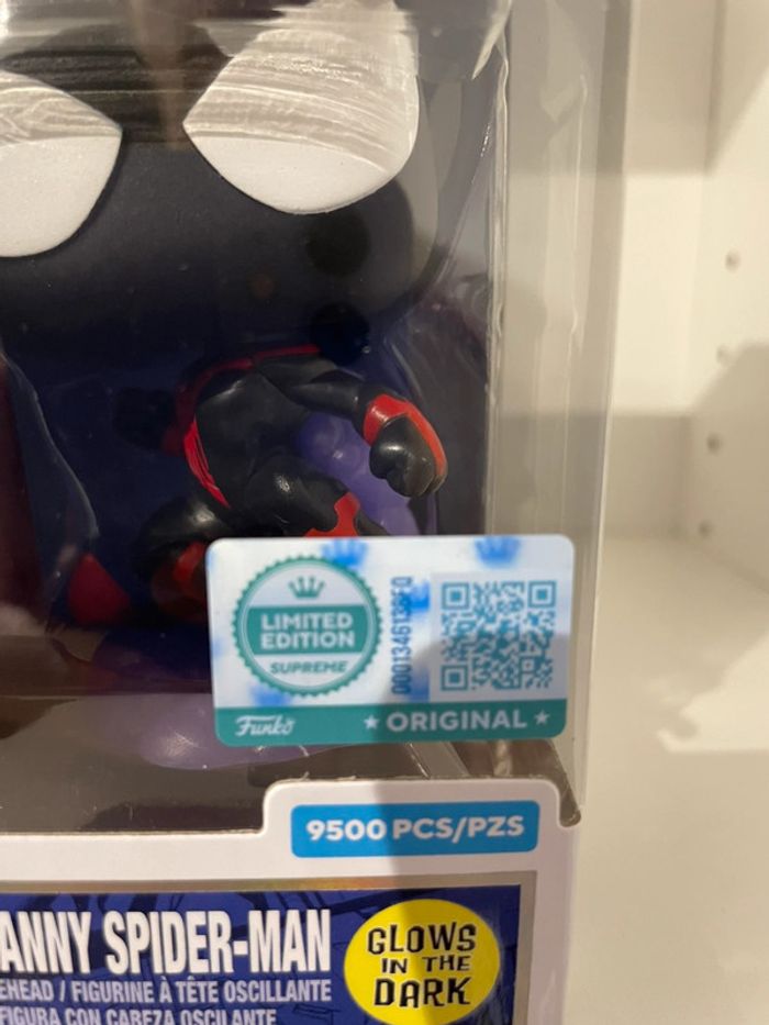 Funko Pop! 1510 - Marvel - Uncanny Spider-man - Edition Limited - Glow in the dark - photo numéro 5