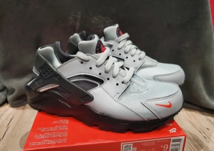 Basket Nike Huarache Run 38,5 Neuve - photo numéro 4