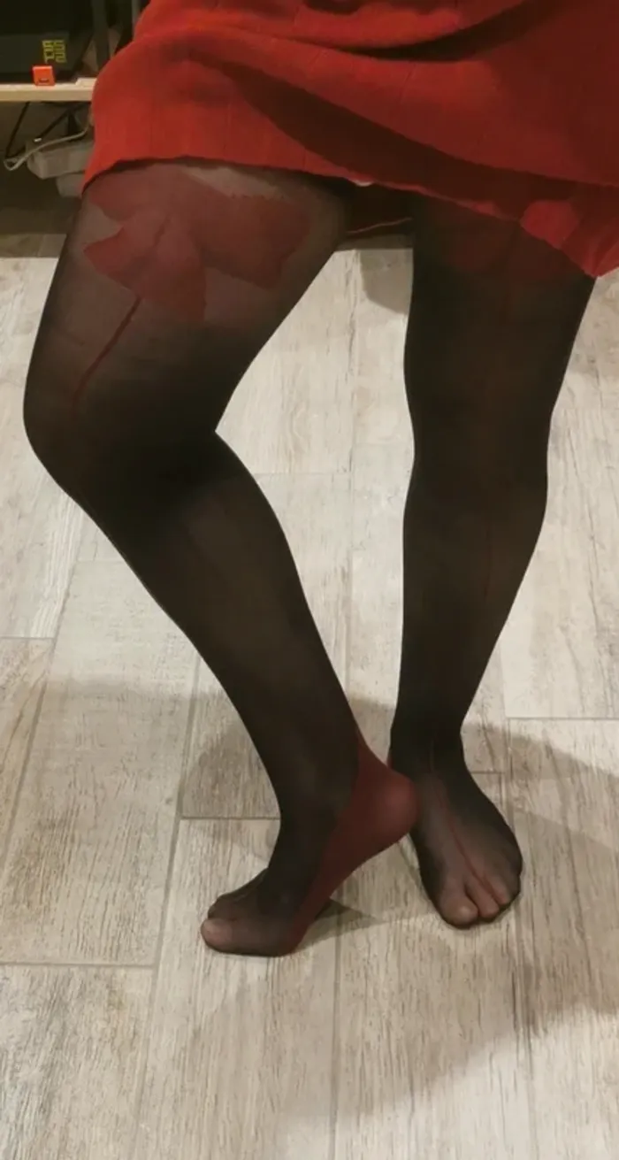 Bas noir noeux rouge - photo numéro 2