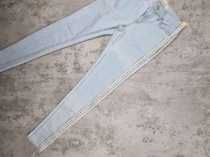 Jean Levi’s 710 Super Skinny bleu clair – Taille 25x30 US / 34 FR Femme (mesures en photos) - photo numéro 5