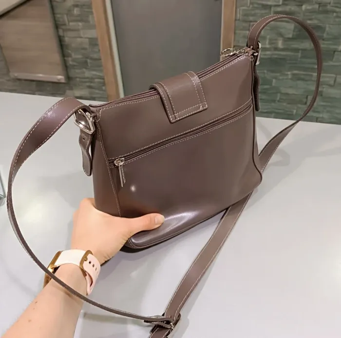 Sac besace bandoulière Lancaster cuir taupe - photo numéro 13