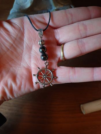 Pendentif voiture pierre naturelle