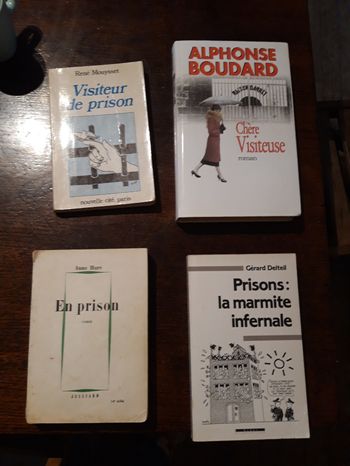 Lot 4 livres sur les prisons 