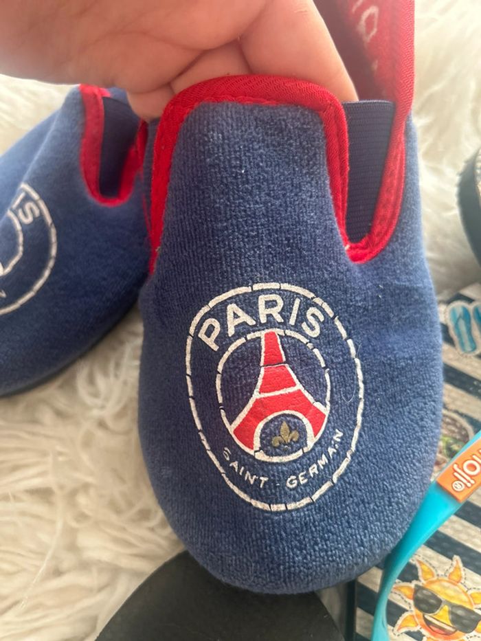 Lot 4 paires de chaussons/claquettes garçon taille 32/33 - photo numéro 3