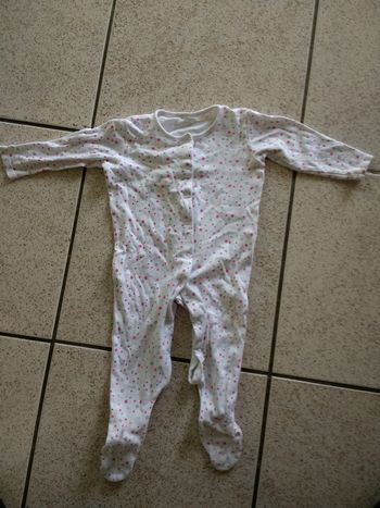 Grenouillère taille 12-18 mois pieds antidérapants