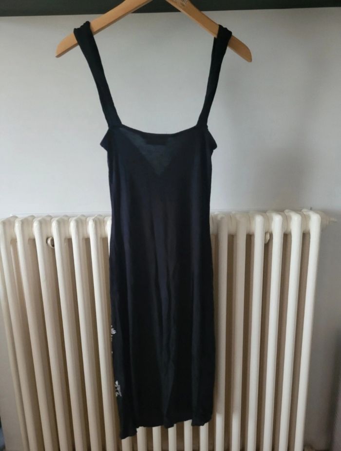 Robe noire diverse - photo numéro 3