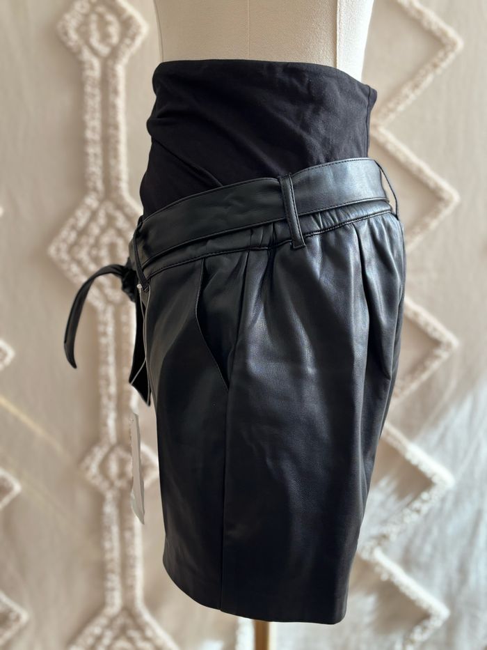 Short de grossesse, similicuir Kiabi, taille 36 - photo numéro 3