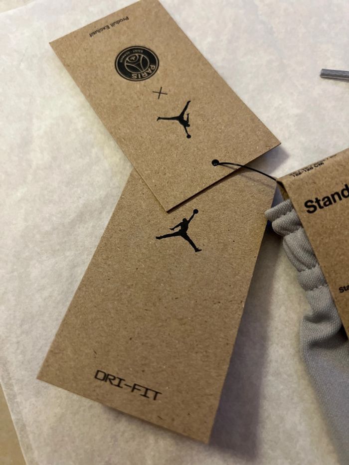 Short de foot Jordan, équipe Paris Saint-Germain taille 5/6 ans authentique neuf - photo numéro 8