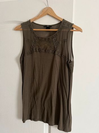 T-shirt kaki h&M detail dentelle taille s