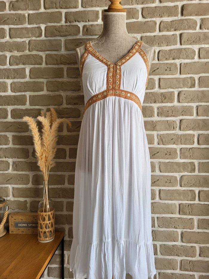 Robe neuve hippie chic bohème blanche avec broderies - Fashion Labelle - photo numéro 8