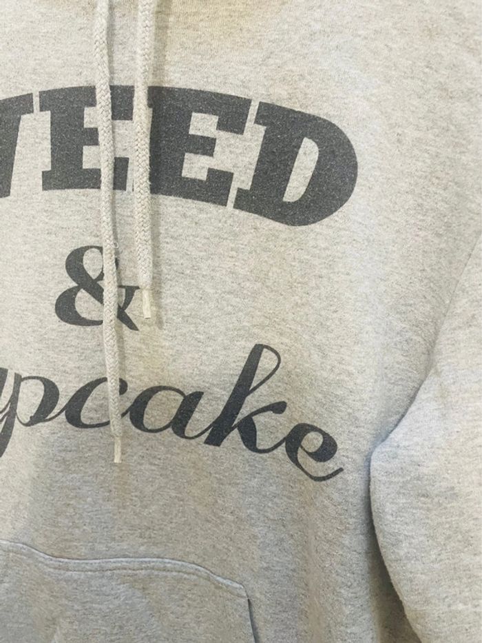 Sweat à capuche gris “Weed & Cupcake” unisexe – taille S - photo numéro 5