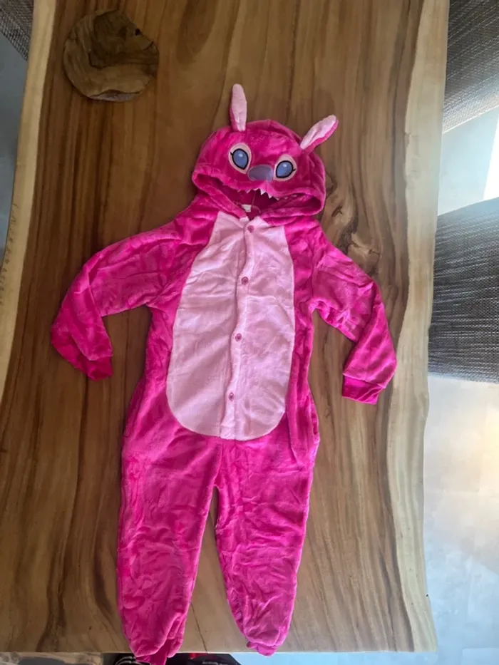 Sur pyjama ou costume Angel de stitch