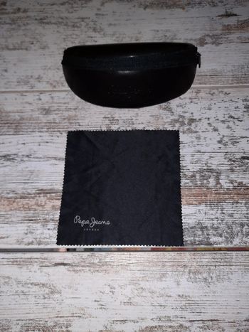 Boite à lunettes pépé jeans avec chifon de nettoyage assorti