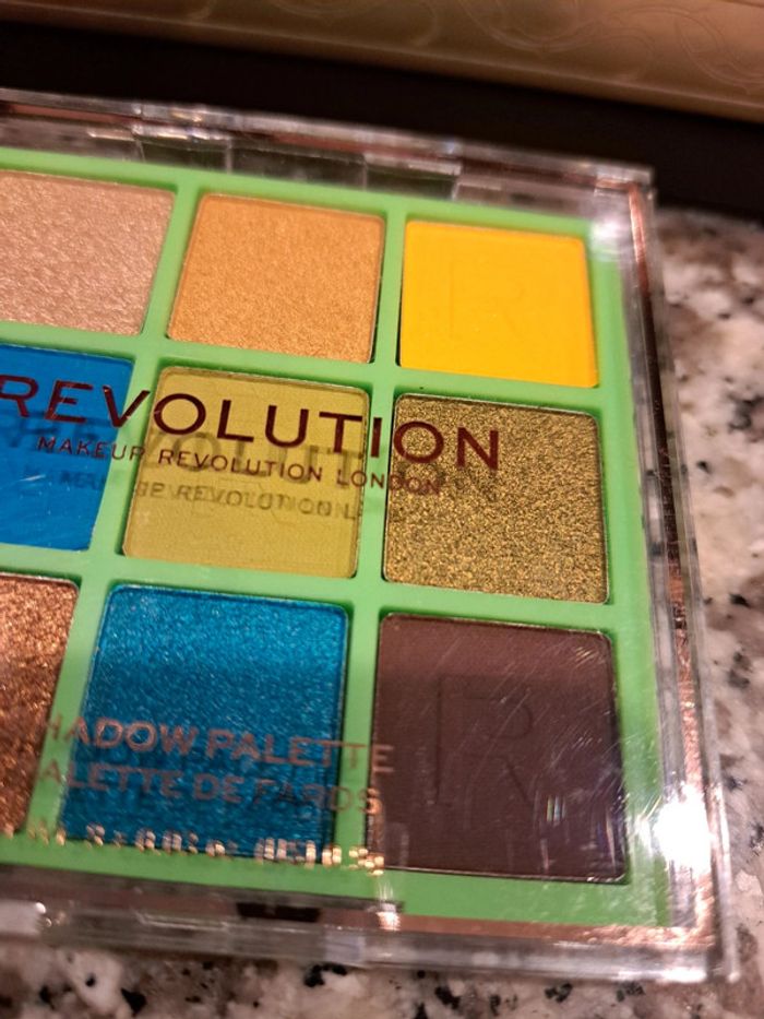 Revolution : palette safari green - photo numéro 4