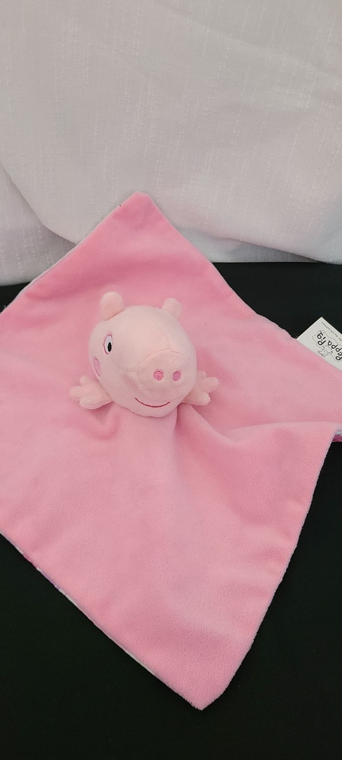 Cochon PEPPA PIG doudou plat rose - photo numéro 4