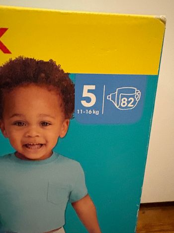 2 cartons de couche Pampers taille 5  soit 11-16kg neuf