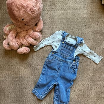 Ensemble body à fleurs et salopette en jean 3 mois