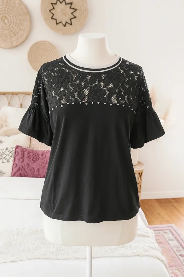 Joli t-shirt avec dentelle noir