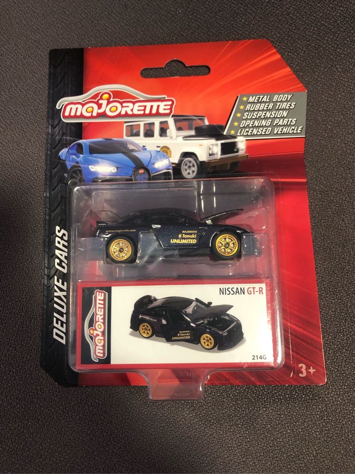 Miniature majorette Nissan GT-R