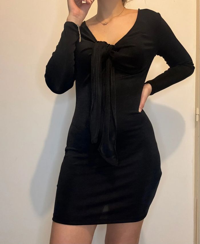 Robe noire manche longue avec noeud - photo numéro 3