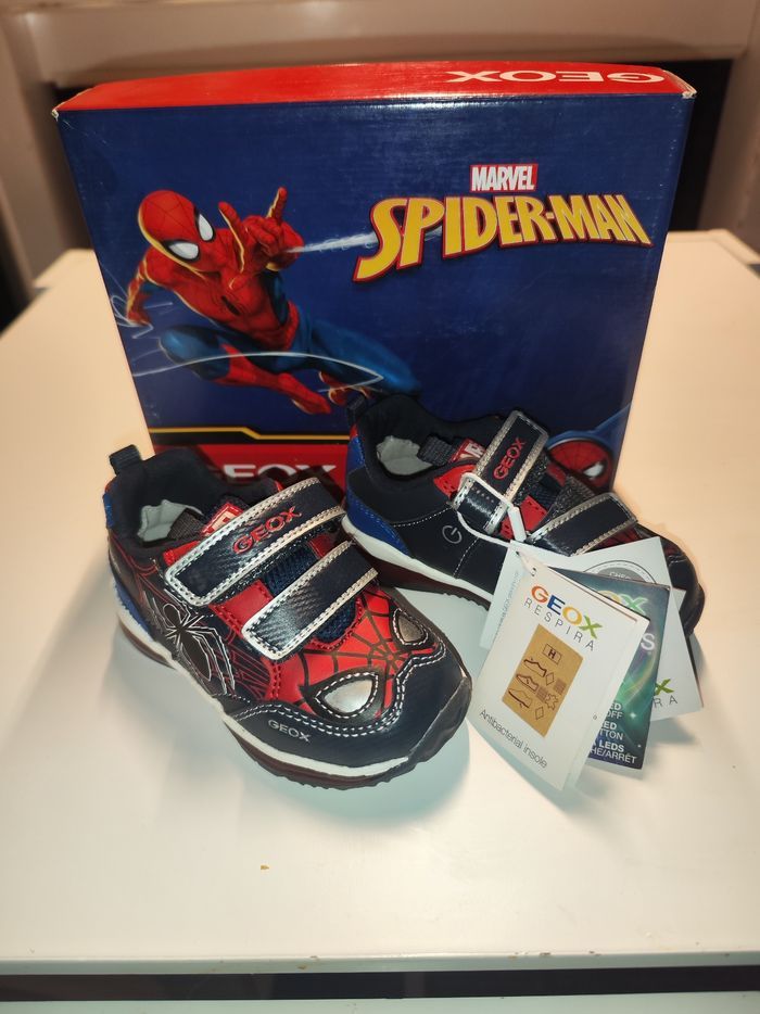 Baskets geox spider-man à lumières taille 22 neuf - photo numéro 1