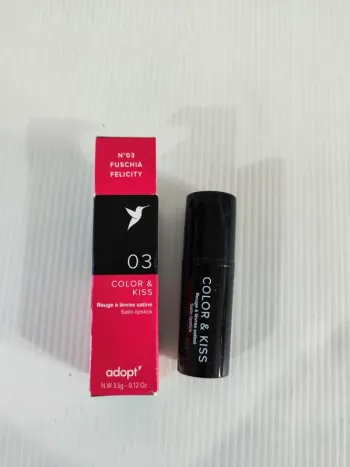 Adopt rouge à levres color numéro 3 valeur 9€à utiliser 12 mois après ouverture