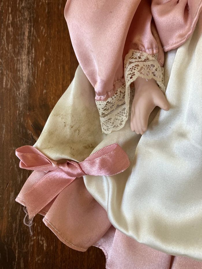 Poupée porcelaine - photo numéro 2