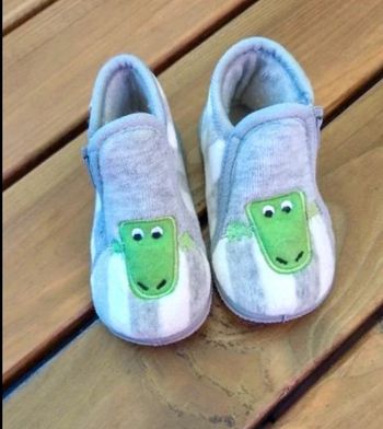 🔸Chaussons Gris & Blanc Crocodile – DPAM Pointure 20 🔸