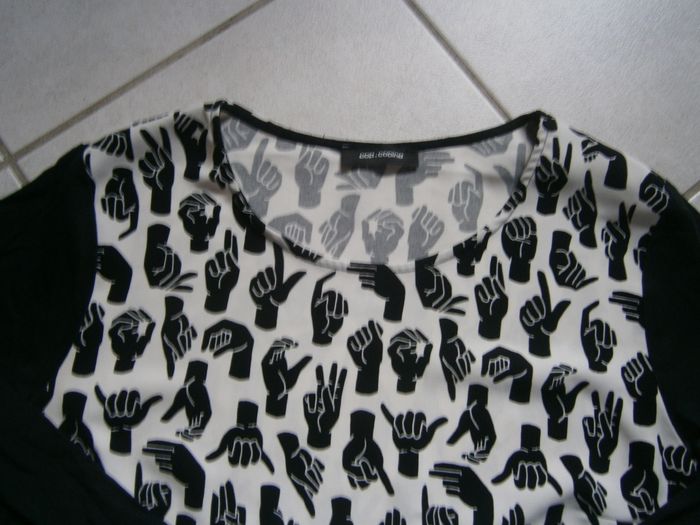 Blouse ML noir motifs "mains" COP COPINE Taille 42 - photo numéro 2