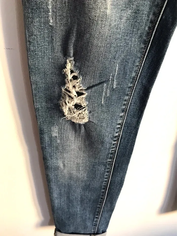 Jean troué Monday Premium taille S - photo numéro 5