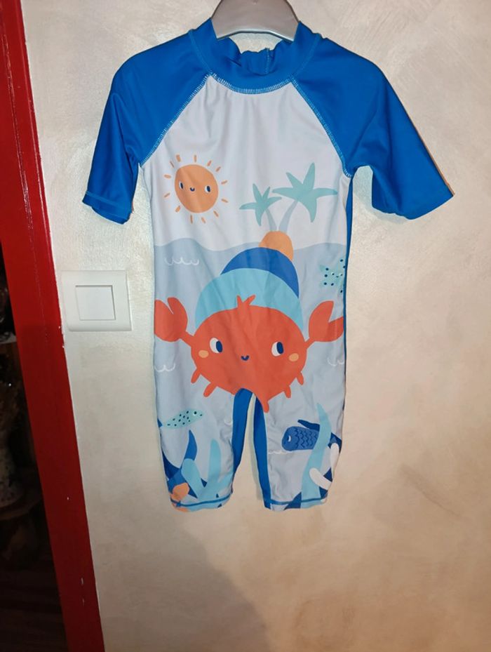 Combinaison de bain taille 3 ans en très bon état