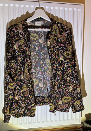 Veste noire avec dessins