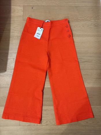 Neuf jamais porté avec étiquette d'achat Superbe pantalon pantacourt 7/8eme Zara