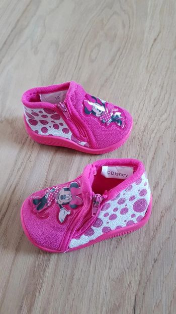 Chaussons bébé Disney motif Minnie rose pointure 18