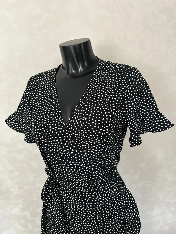 Robe neuve cache cœur  Vero Moda taille M - photo numéro 3