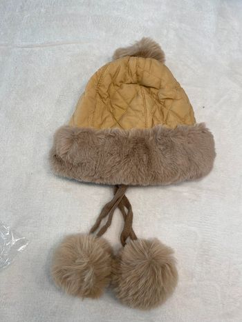 Très beau bonnet femme adolescente neuf