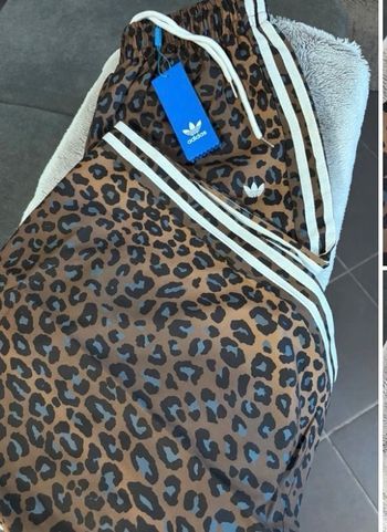 Pantalon Adidas motif léopard neuf 