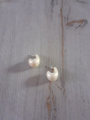 Boucles d'oreilles gouttes d'eau blanc cassée