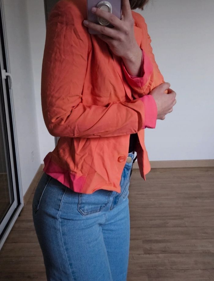 Veste blazer rose et orangée de chez Helena Sorel - photo numéro 9