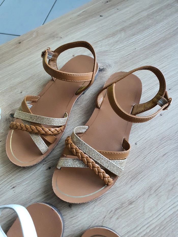 2 paires de sandalettes en très bon état pointure 33 - photo numéro 3