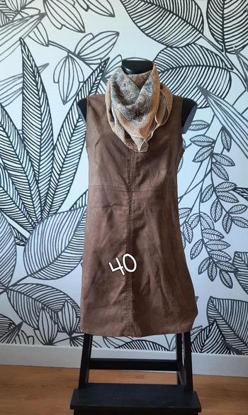 robe suédine taille 40🌺