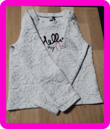 Pull taille 7/8 ans en très bon état marque 3 pommes