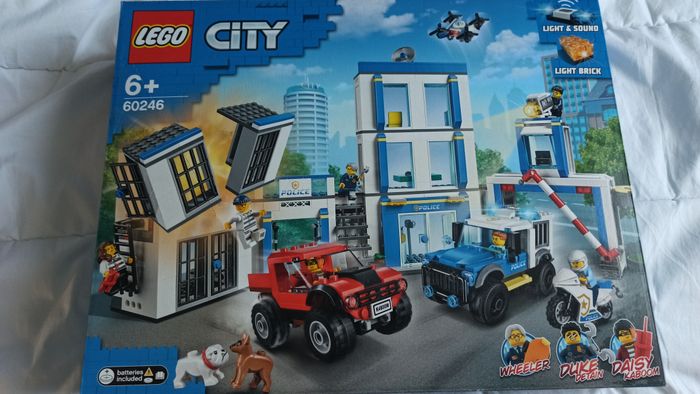 Lego City 60246 Le commissariat de police - photo numéro 5