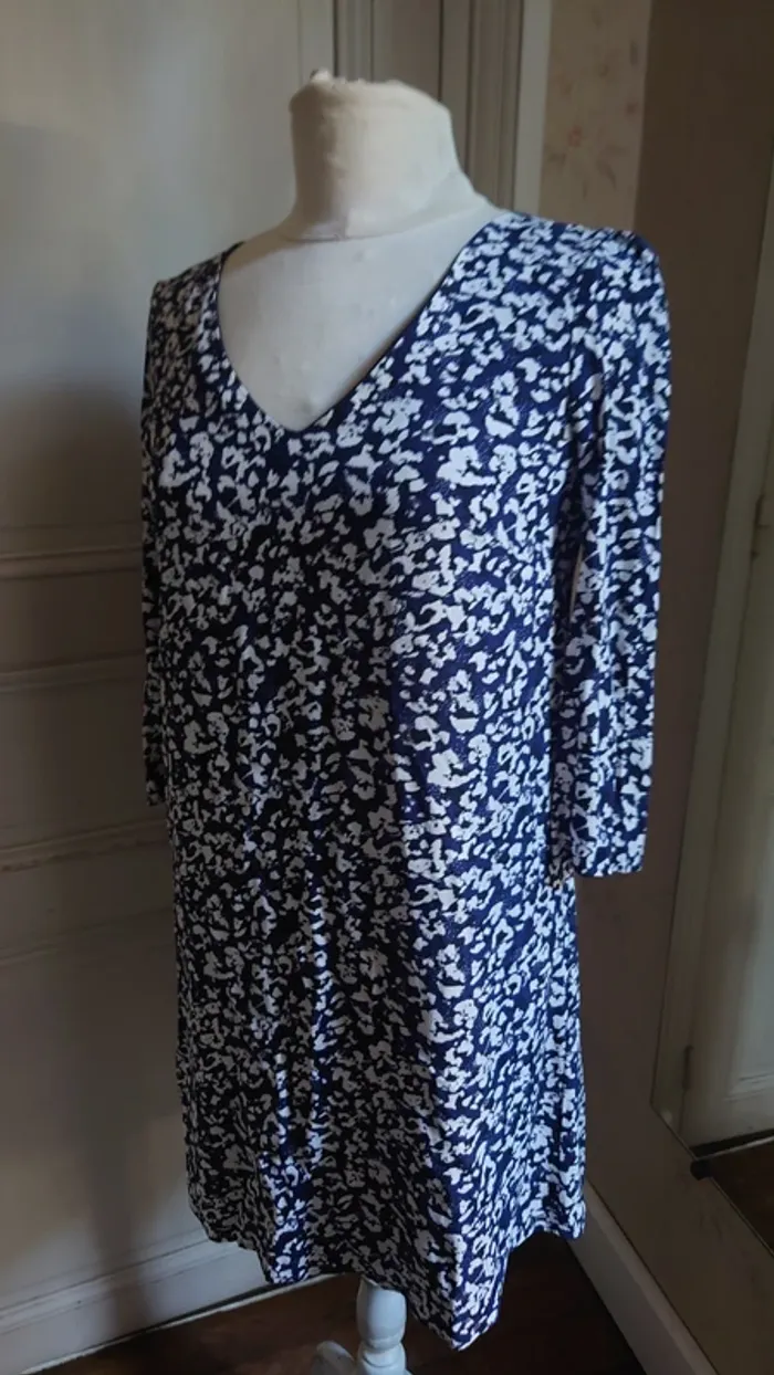 Robe fleurie Promod T34 fluide noire et blanc - photo numéro 5