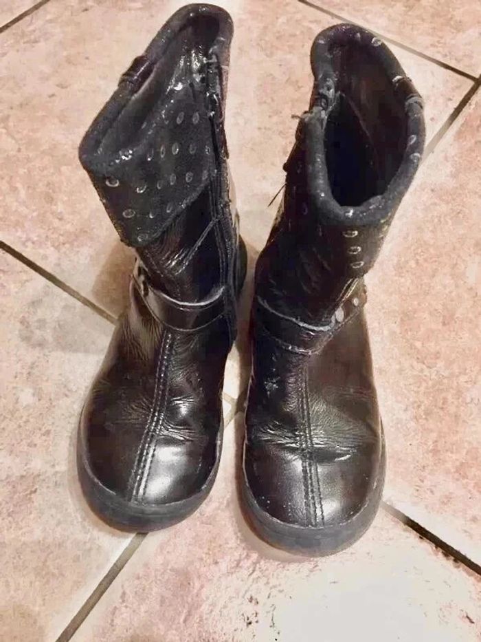 Bottines cuir verni Bopy pointure 26 en tbe à 10 euros