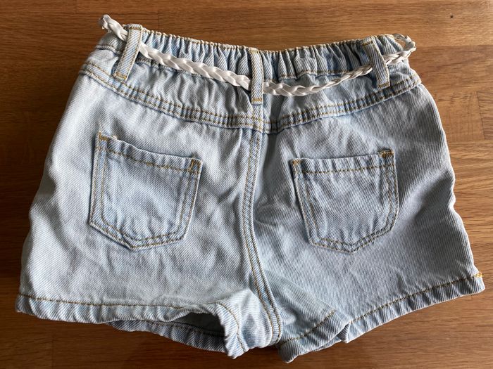 Short 2/3 ans neuf - photo numéro 3